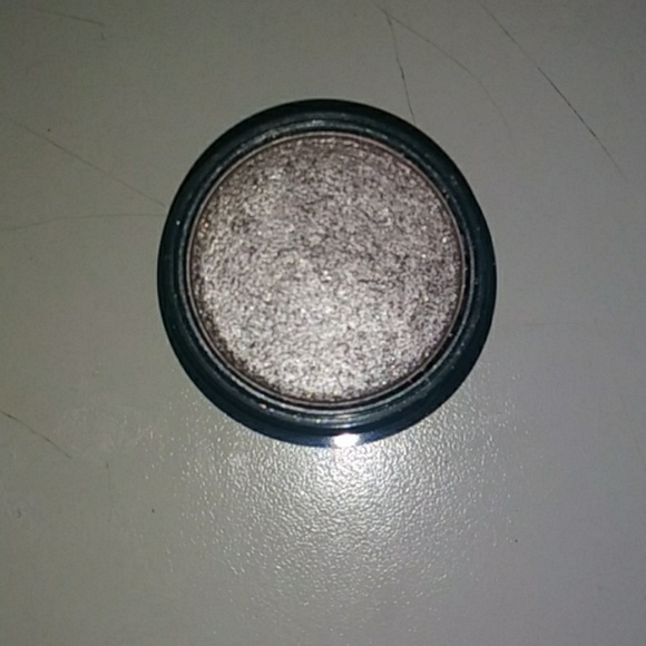 Eyeshadow - Picture 3 of 3